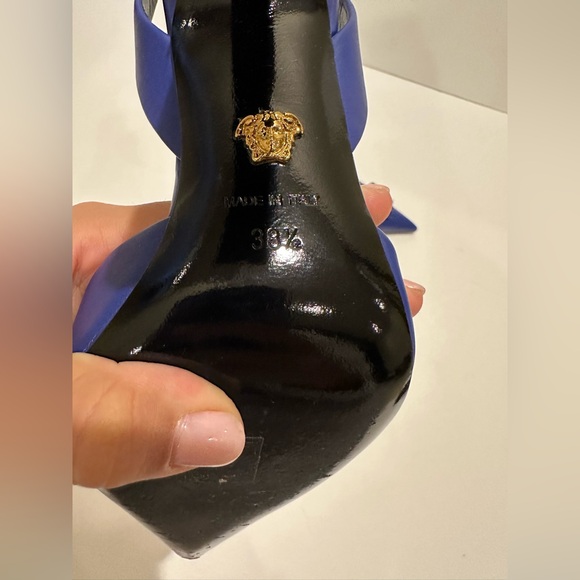 Versace La Medusa Blue Slingback Pumps Sz 38.5 | 100% Authentic - Picture 11 of 13